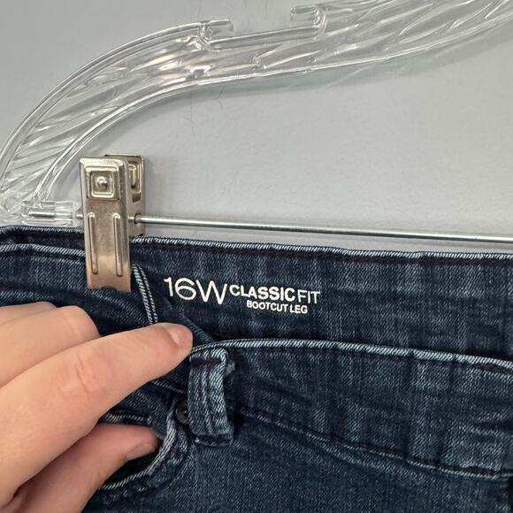 Liz Claiborne Classic Fit Bootcut Leg Jeans Women's Plus Size 16 W Medium Wash - Picture 4 of 7